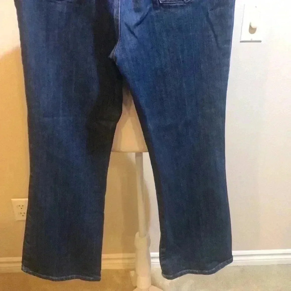 Jones New York Signature Petite Stretch Boot Cut Jeans Size 8P - Picture 4 of 9